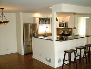 5965 W Touhy Ave in Chicago, IL - Building Photo - Building Photo