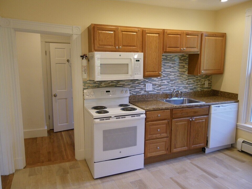 63 Oak St in Needham, MA - Building Photo