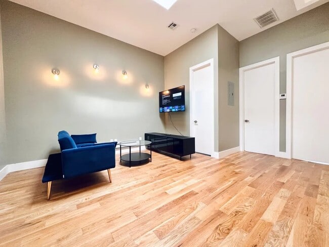 1815 Putnam Ave in Queens, NY - Building Photo - Building Photo