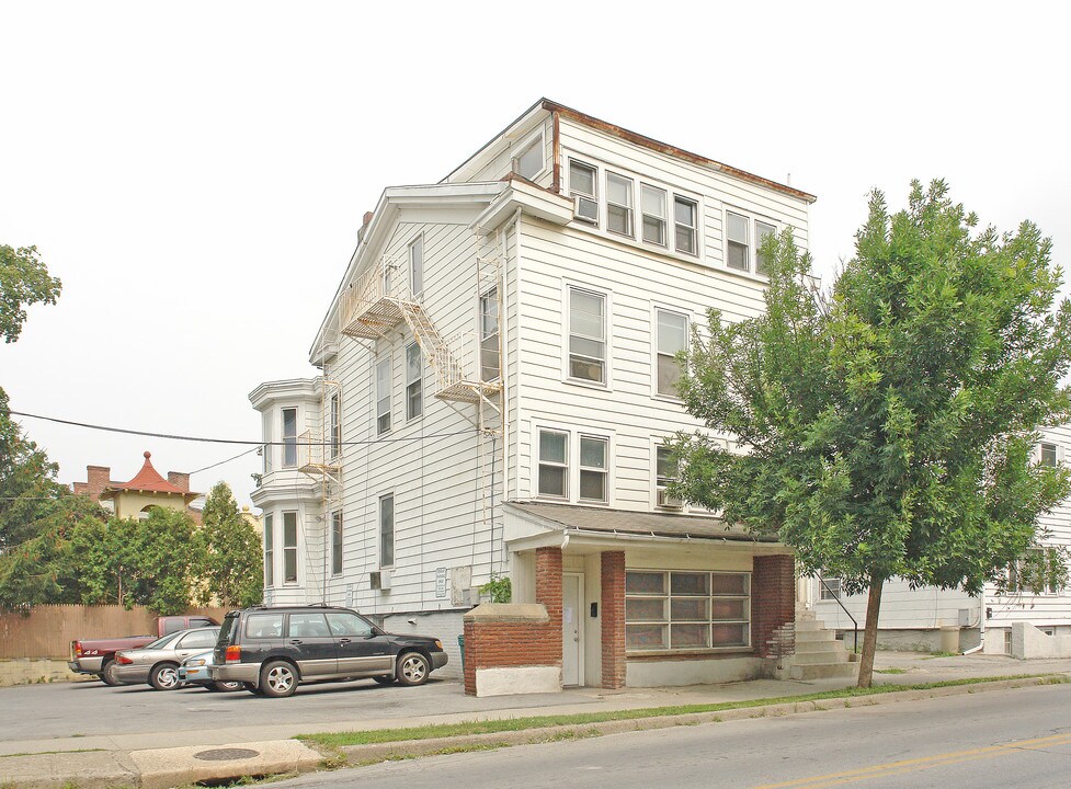 60 Academy St in Poughkeepsie, NY - Foto de edificio