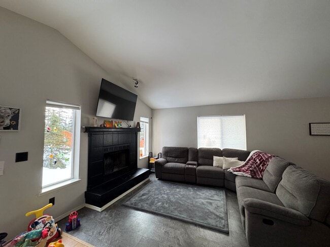 19448 Highland Ridge Dr in Anchorage, AK - Building Photo - Building Photo