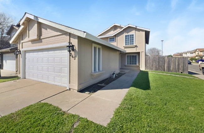 249 Delta Leaf Way in Sacramento, CA - Building Photo - Building Photo
