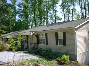 1824 Lower Ridgewood Blvd in Hendersonville, NC - Building Photo - Building Photo