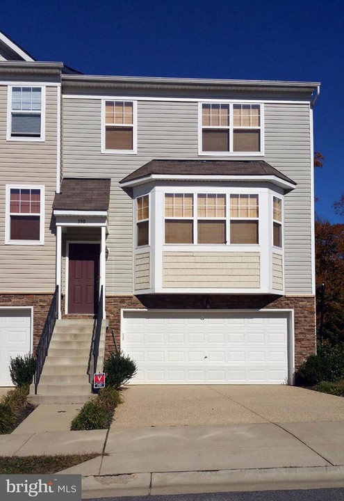 390 English Oak Ln in Prince Frederick, MD - Building Photo