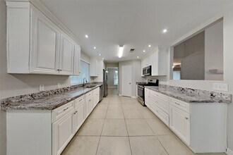 3819 Honey Brook Dr in Houston, TX - Building Photo - Building Photo