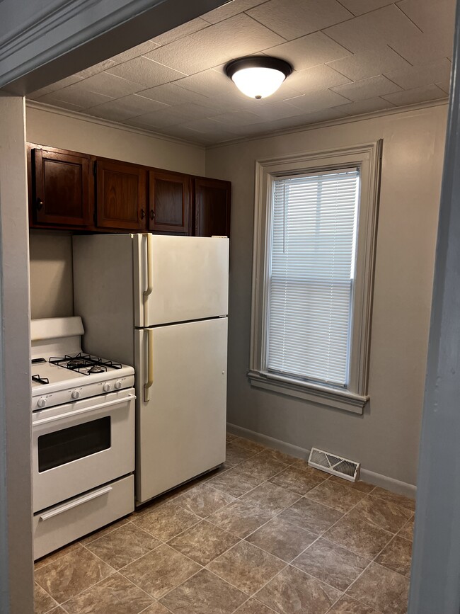 1337 15th Street a, Unit Downstairs in Moline, IL - Foto de edificio - Building Photo