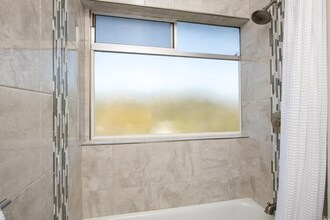 290 Via Casitas, Unit 306 in Greenbrae, CA - Foto de edificio - Building Photo