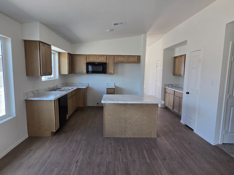 4982 E 46th Pl in Yuma, AZ - Building Photo
