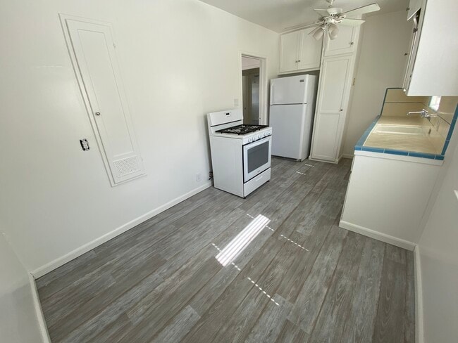 152 Ximeno Ave, Unit C in Long Beach, CA - Building Photo - Building Photo