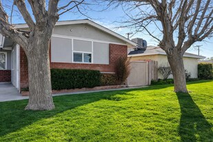 45414 Raysack Ave in Lancaster, CA - Building Photo