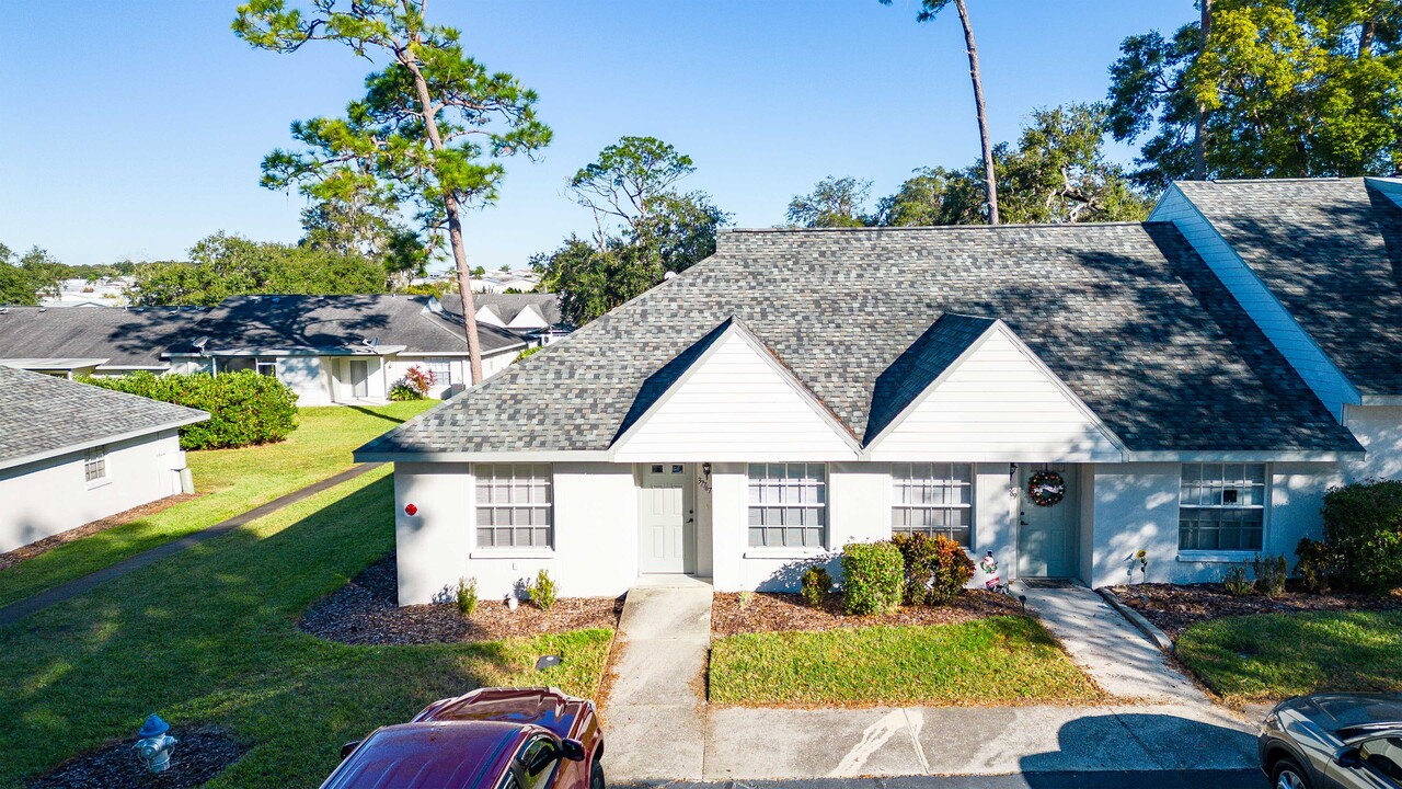 Oak Run Apartments in Zephyrhills, FL - Building Photo