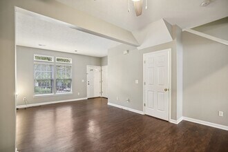 7718 Porter House Dr in Nashville, TN - Foto de edificio - Building Photo