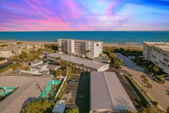 555 Fillmore Ave in Cape Canaveral, FL - Foto de edificio - Building Photo