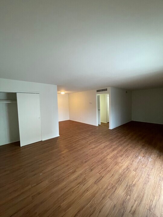 4405 Ravens Crest Dr in Plainsboro, NJ - Building Photo