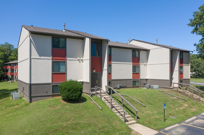 Applewood At The Cove Apartments in Kansas City, MO - Foto de edificio - Building Photo