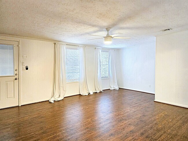 4414 Gardendale Dr in Houston, TX - Building Photo - Building Photo