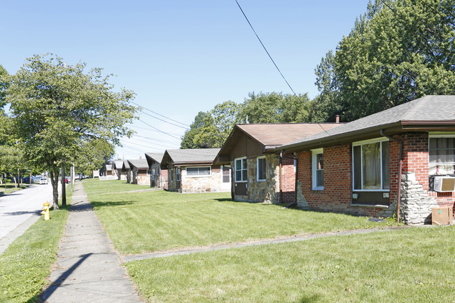 Neville Apartments in Akron, OH - Building Photo - Building Photo