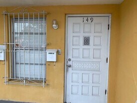 149 Bentley Dr in Miami Springs, FL - Building Photo