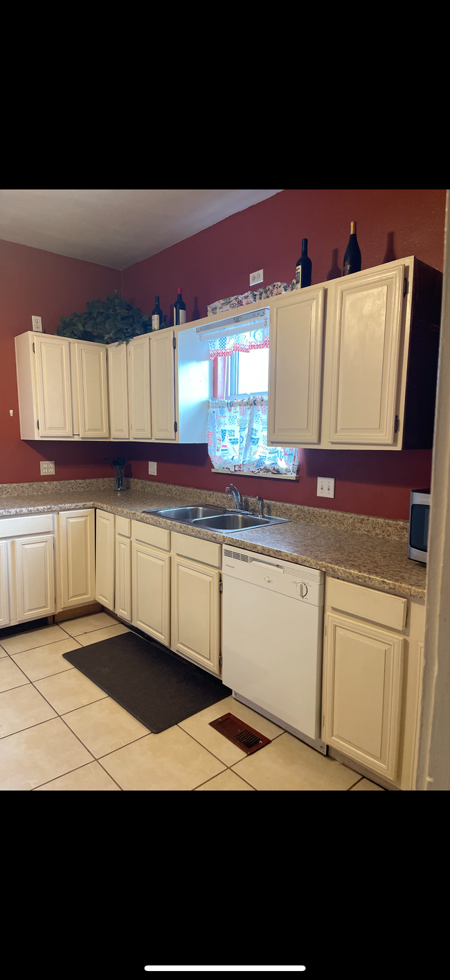 property at 219 W 5th St