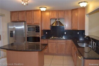 28431 Carlton Way Dr in Novi, MI - Building Photo - Building Photo