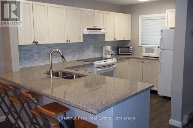 387 Mariners Way in Collingwood, ON - Building Photo - Building Photo