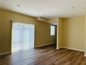 1002 E 33rd St in Los Angeles, CA - Building Photo - Building Photo