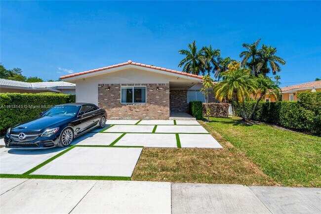 property at 1045 Hollywood Blvd