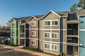 Multani Apartment Homes in Kent, WA - Foto de edificio - Building Photo