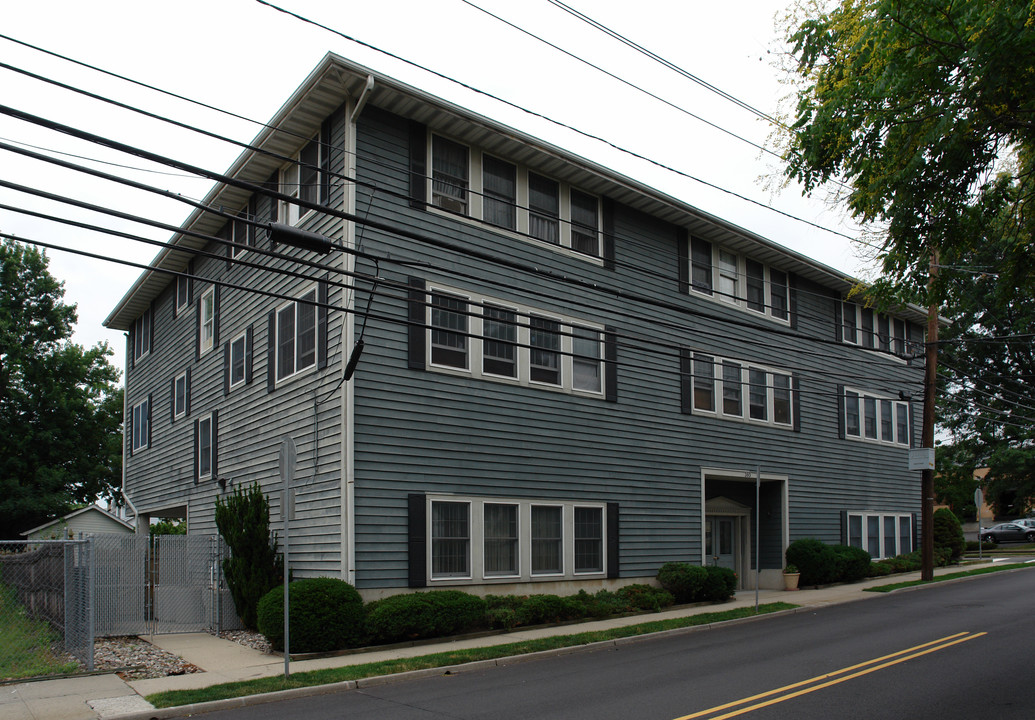 393 Boyden Ave in Maplewood, NJ - Foto de edificio