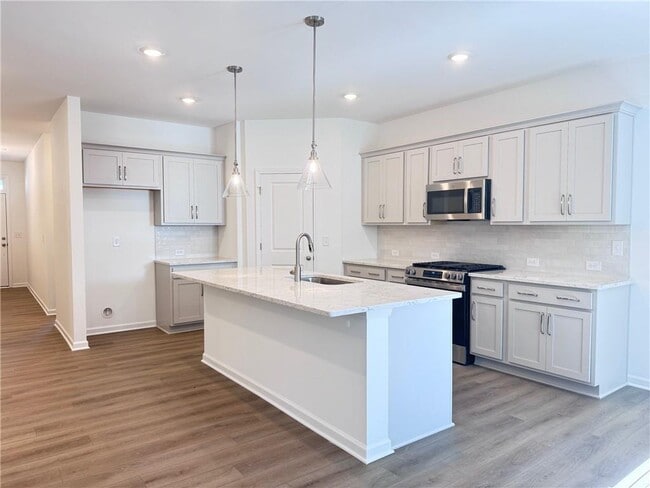 property at 334 Silverleaf Trl