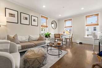 153 Everett St, Unit 2 in Boston, MA - Building Photo - Building Photo