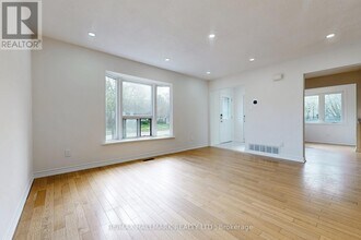 190 Springhead Gardens in Richmond Hill, ON - Building Photo - Building Photo