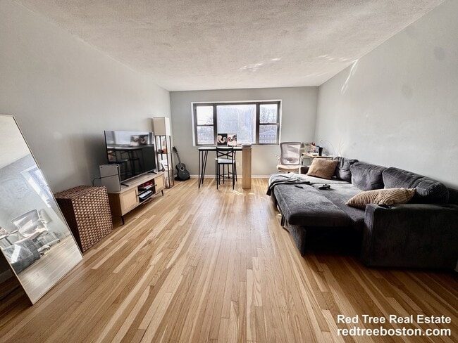 97 Spring St, Unit C5 in Boston, MA - Foto de edificio - Building Photo