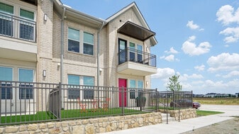 Village at Lexington Ranch in Frisco, TX - Building Photo