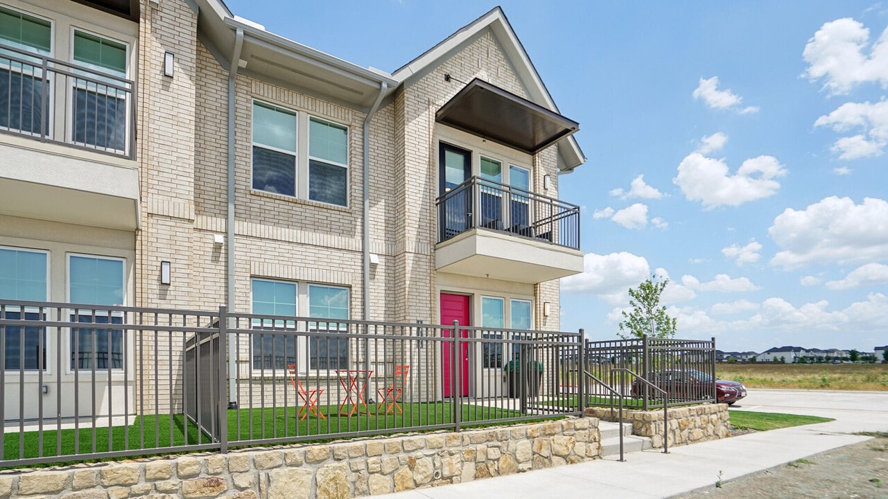Village at Lexington Ranch in Frisco, TX - Foto de edificio