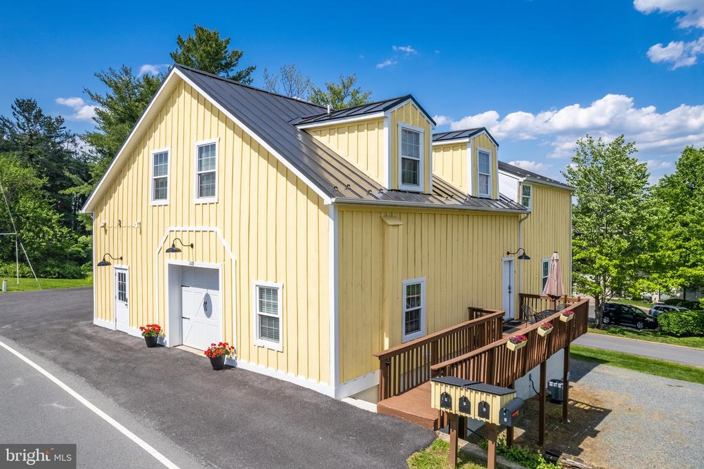 222 N 21st St in Purcellville, VA - Building Photo