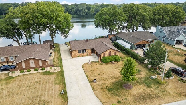 24730 Cottage Rd in Wilmington, IL - Building Photo - Building Photo