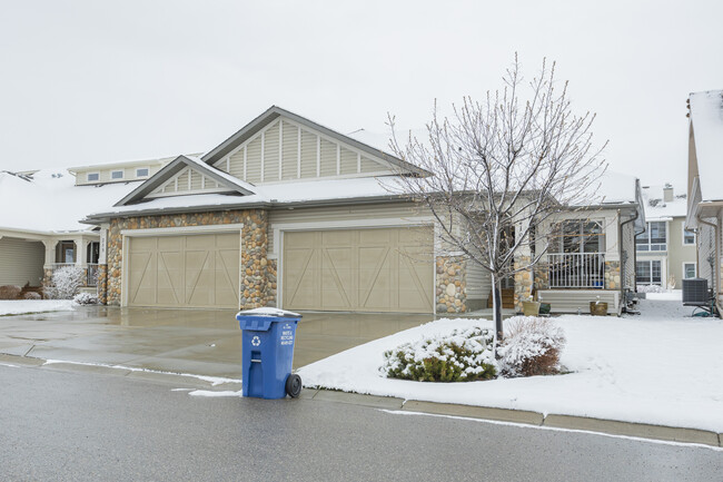 223 Sunset Sq in Cochrane, AB - Building Photo - Building Photo