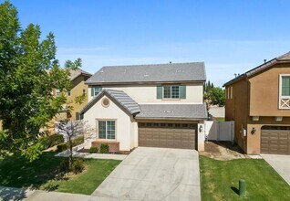 1910 Holt Rinehart Ave in Bakersfield, CA - Building Photo - Building Photo