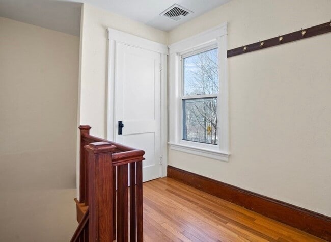 34 Sparhawk St, Unit 2 in Amesbury, MA - Building Photo - Building Photo