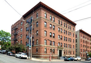 301 E 193rd St in Bronx, NY - Building Photo