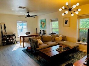 1203 Eleanor St in Austin, TX - Building Photo - Building Photo
