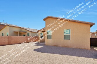 6325 S Crescent Peak Dr in Tucson, AZ - Building Photo - Building Photo