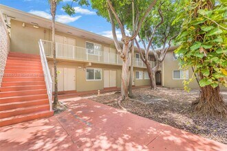 6330 SW 79th St in South Miami, FL - Building Photo - Building Photo