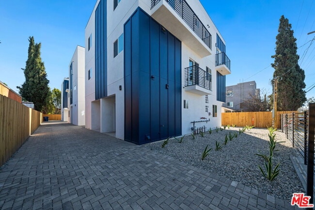 6336 Beck Ave in Los Angeles, CA - Building Photo - Building Photo