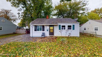 228 Bonnie Ln in Louisville, KY - Building Photo