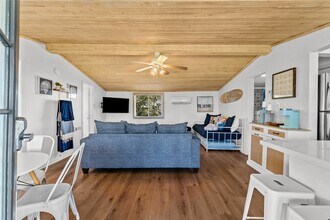 14103 Duncan Way in Galveston, TX - Foto de edificio - Building Photo