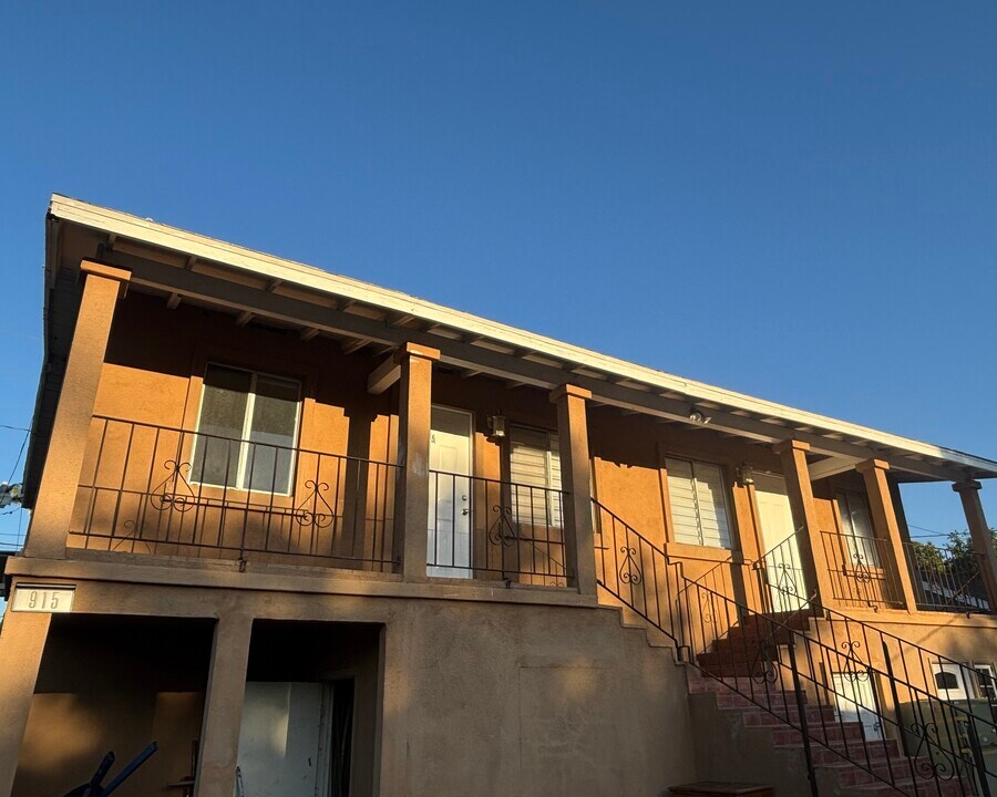 915 S Howard St, Unit B in Corona, CA - Building Photo