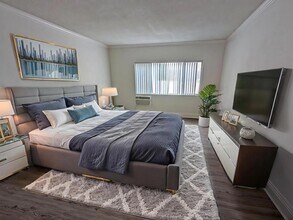6100 Buckingham Pkwy in Culver City, CA - Building Photo - Building Photo