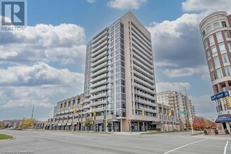 1940 Ironstone Dr in Burlington, ON - Building Photo - Building Photo